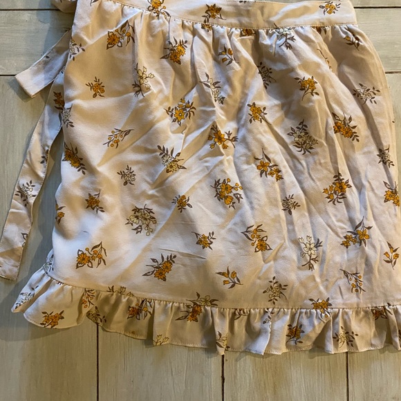 Madewell floral wrap skirt 100% silk!! - Picture 5 of 6